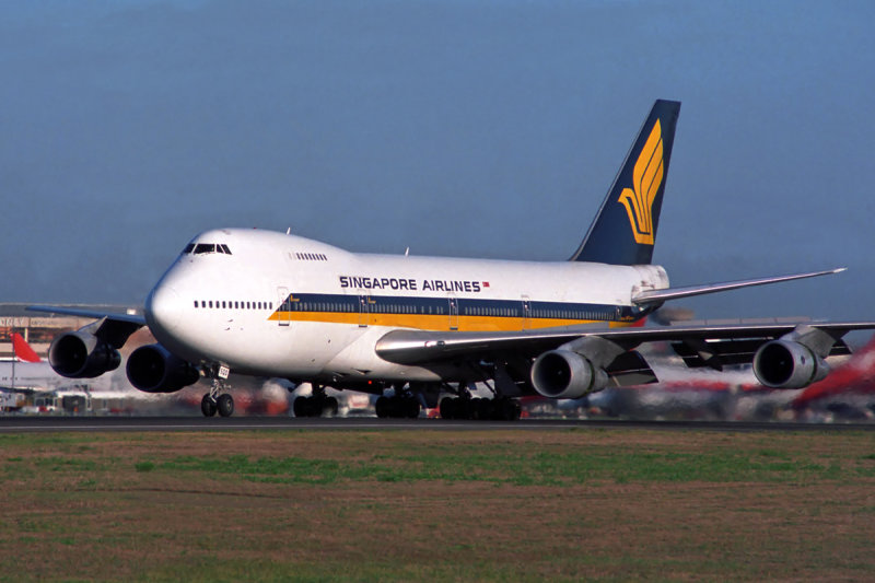 SINGAPORE AIRLINES BOEING 747 200 SYD RF 371 22.jpg