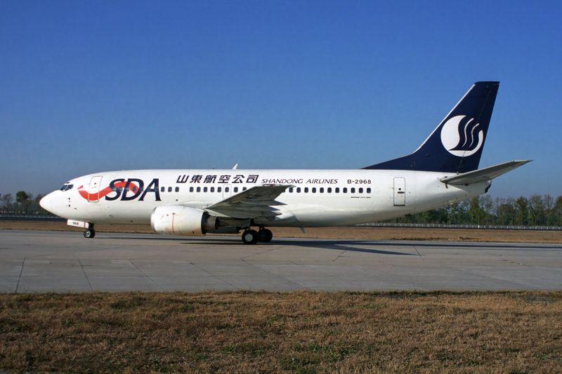 SHANDONG AIRLINES BOEING 737 300 BJS RF 1898 15.jpg