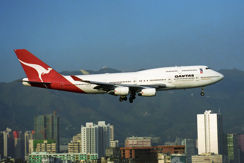 QANTAS BOEING 747 400 HKG RF.jpg