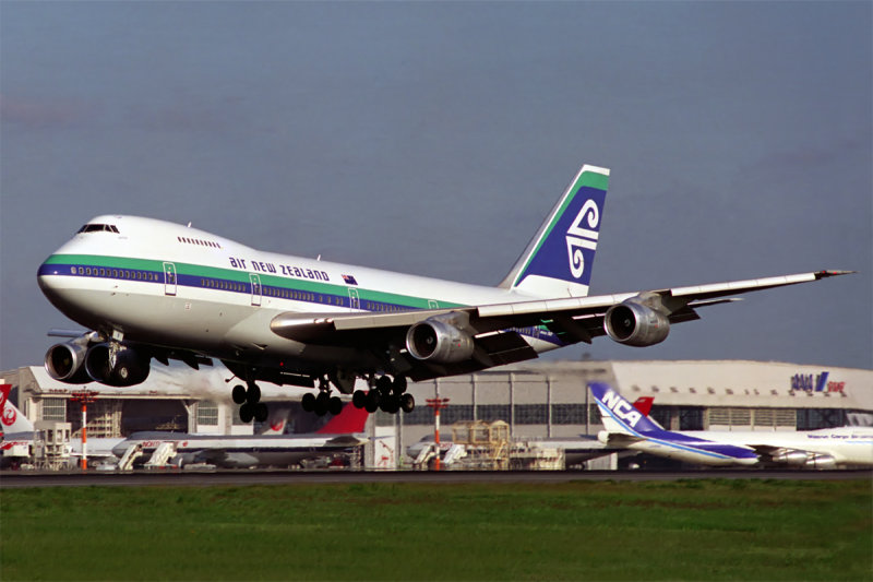 AIR NEW ZEALAND BOEING 747 200 NRT RF.jpg