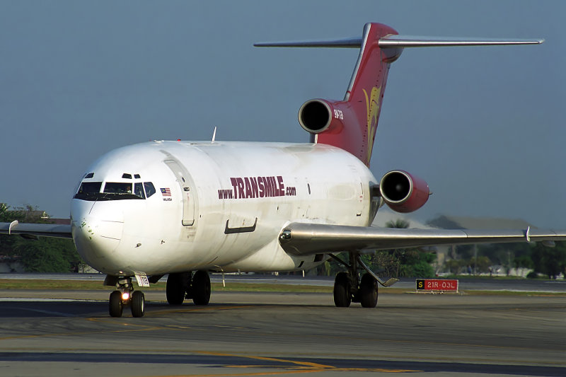 TRANSMILE BOEING 727 200F BKK RF 1800 35.jpg