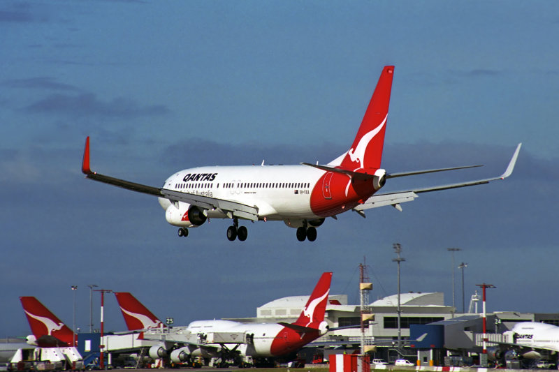 QANTAS BOEING 737 800 SYD RF 1618 23.jpg