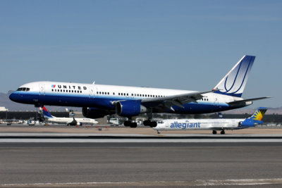 UNITED BOEING 757 200 LAS RF IMG_1145.jpg