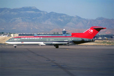 NORTHWEST BOEING 727 200 LAS RF 885 25.jpg