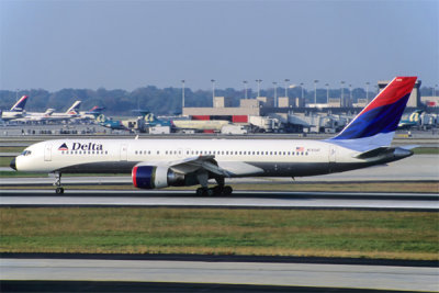 DELTA BOEING 757 200 ATL RF V4345.jpg