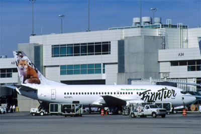 FRONTIER BOEING 737 300 DEN RF V4418.jpg