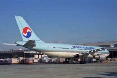 KOREAN AIR CARGO AIRBUS A300F GMP RF 1437 31.jpg