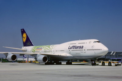 LUFTHANSA BOEING 747 400 FRA RF V4602.jpg