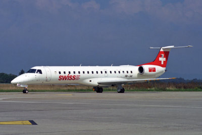 SWISS EMBRAER 145 GVA RF 1657 8.jpg