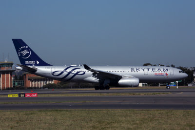CHINA EASTERN AIRBUS A330 200 SYD RF 5K5A3160.jpg