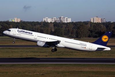 LUFTHANSA AIRBUS A321 TXL RF 5K5A1636.jpg