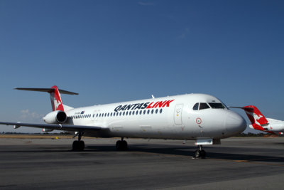 QANTAS LINK FOKKER 100 PER RF IMG_3194.jpg