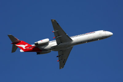 QANTAS LINK FOKKER 100 PER RF 5K5A3313.jpg