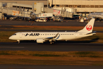 J AIR EMBRAER 190 HND RF 5K5A4327.jpg