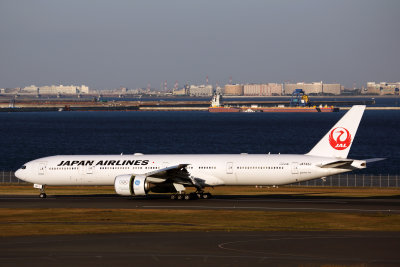 JAPAN AIRLINES BOEING 777 300 HND RF 5K5A4311.jpg