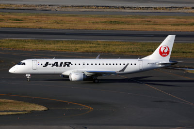 J AIR EMBRAER 190 HND RF 5K5A4001.jpg