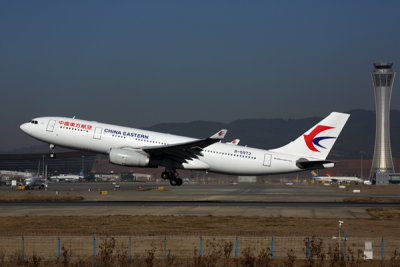 CHINA EASTERN AIRBUS A330 200 KMG RF 5K5A7399.jpg