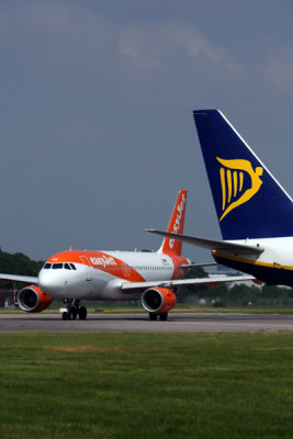 EASYJET_RYANAIR_AIRCRAFT_LGW_RF_5K5A0127.jpg