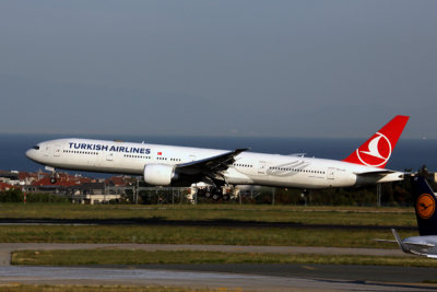 TURKISH_AIRLINES_BOEING_777_300ER_IST_RF_5K5A0593.jpg