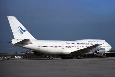 QANTAS LT GARUDA INDONESIA BOEING 747 300 SYD VH-EBT RF 786 21.jpg