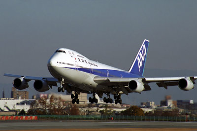 ANA ALL NIPPON BOEING 747 SR ITM RF 1915 12.jpg