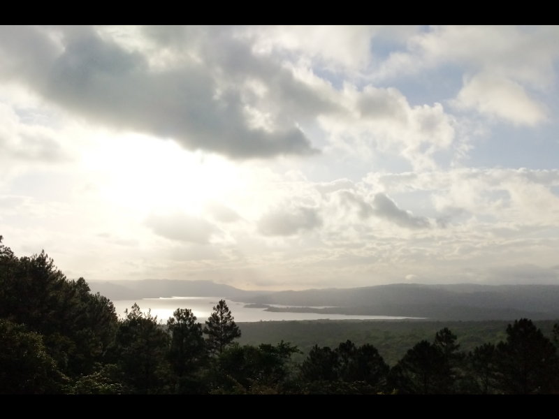 arenal_lake_b.jpg
