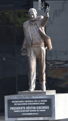 We waved 'good-bye' to Mitad del Mundo
and to Nestor Kirchner, first president of
Unasur, the organization of South American states.
