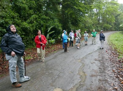 Keith, Catherine, Andy (behind), Carolyn, Jerry, Erick, Steve, Vickie, Carl and Terri
along the entrance road to La Selva Biological Station