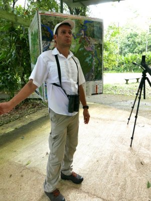 Our guide, Erick Guzmán, giving us an overview of the 'biological corridor' in Costa Rica before our afternoon walk at La Selva Biological Station, Costa Rica
