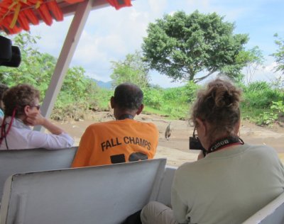 Zoe, Kannan and Karen, looking at a Bare-throated Tiger-Heron near the big alligator on the shore of the Trcoles River