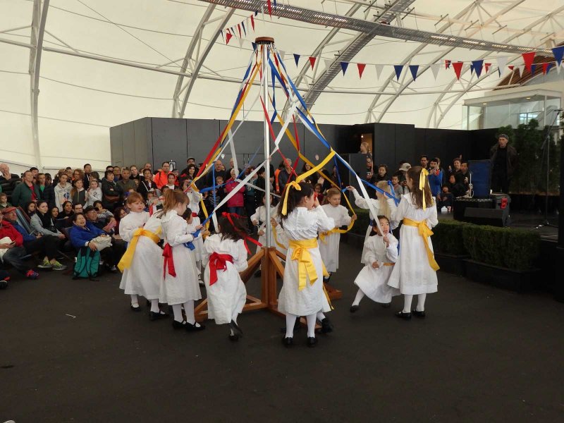 Meadowbank School Maypole Dancers 5