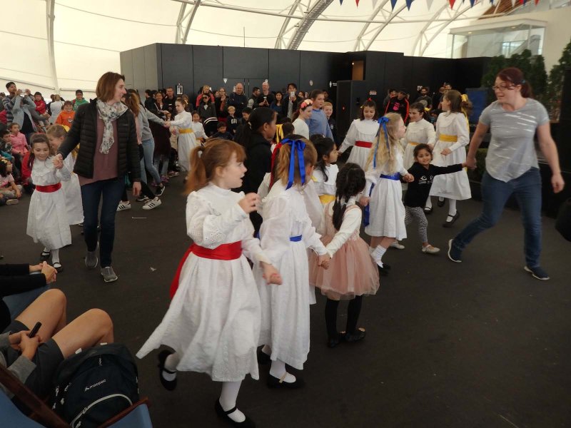 Meadowbank School Maypole Dancers 6