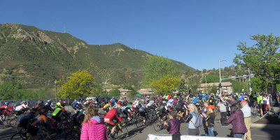 The riders are off! (Matt is in there somewhere)