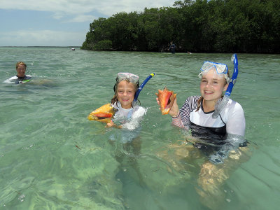 Kristina and Maeve find conchs too