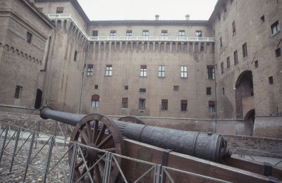 Ferrara Castello Estense 005.jpg