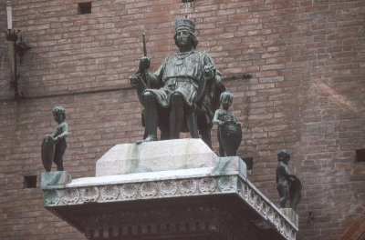 Ferrara Statua di Borso d'Este 024.jpg