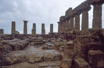 Agrigento Temple of Juno 100.jpg