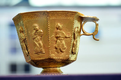 Octagonal Gold Cup China, around 830s