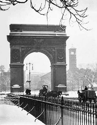 1915 - Arch in Washington Square Park