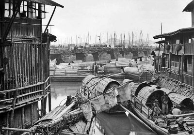 c. 1907 - Bridge of Ten Thousand Ages and sampans