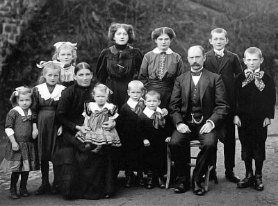 1913 - German farming family