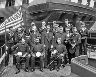 1898 - Officers and crew, USS Free Lance