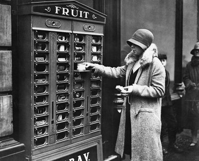 1920 - Vending machine