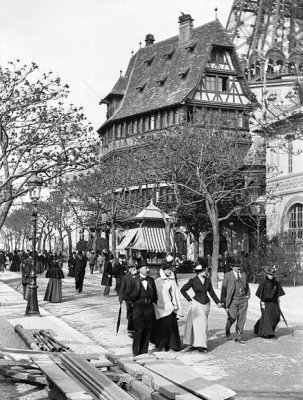 1900 - Visitors to the Exposition Universelle