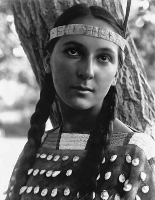 1907 - Dakota woman