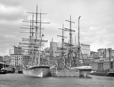 c. 1900 - Shipping at the East River docks