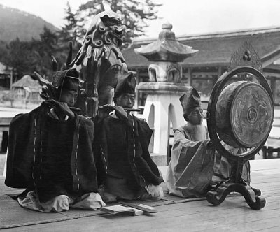 1908 - Temple musicians