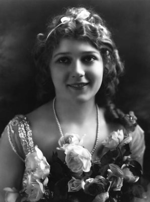 1909 - Mary Pickford appears in her 1st film,  Two Memories