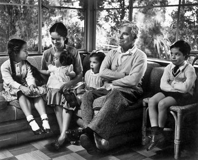 1952 - Charlie Chaplin and family