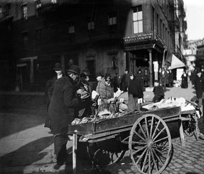 c. 1900 - Selling bananas